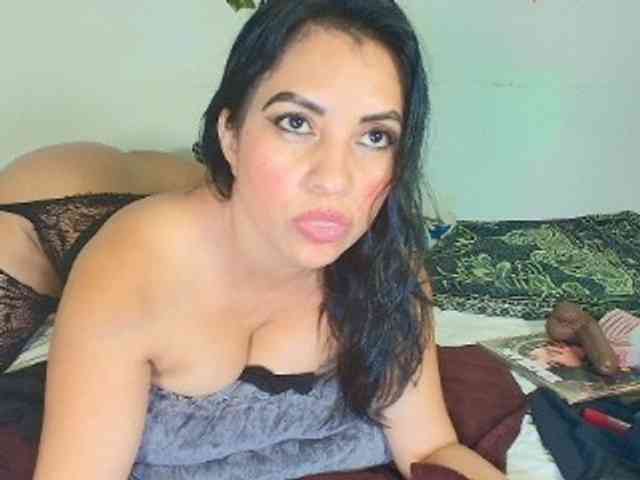 Naatashaa webcam