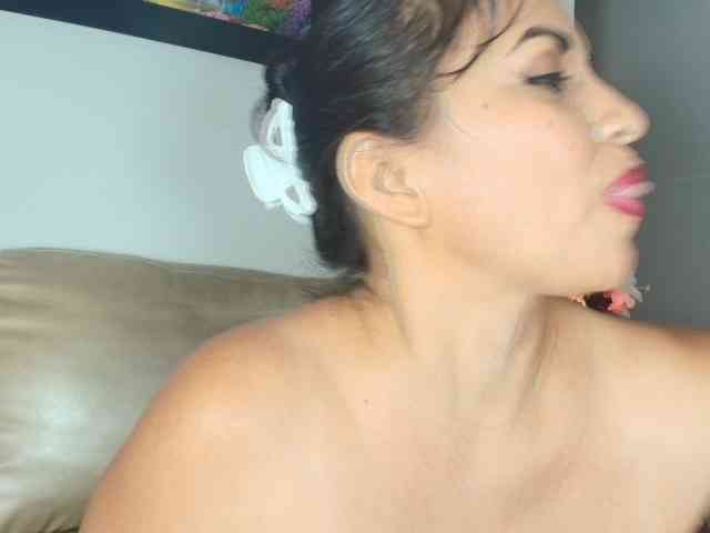 Naatashaa webcam