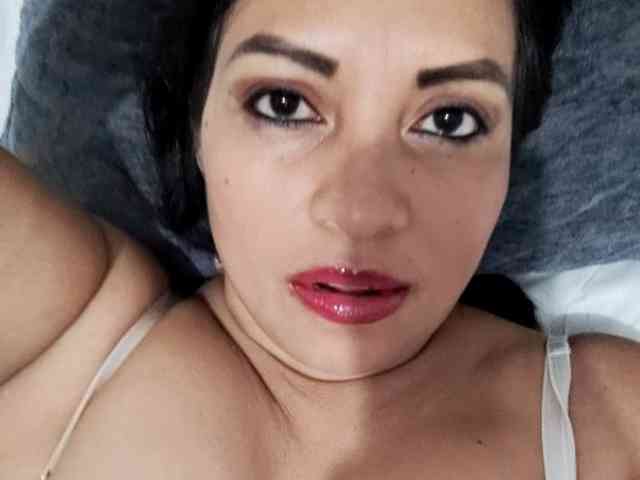 Naatashaa webcam