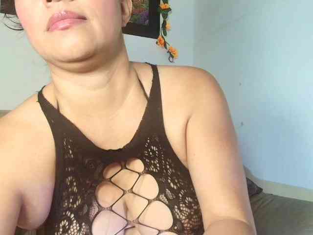 Naatashaa webcam