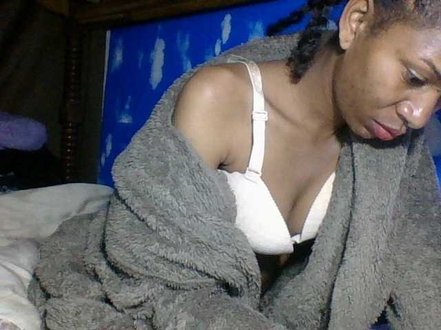 Lardah webcam bongacams model stream image