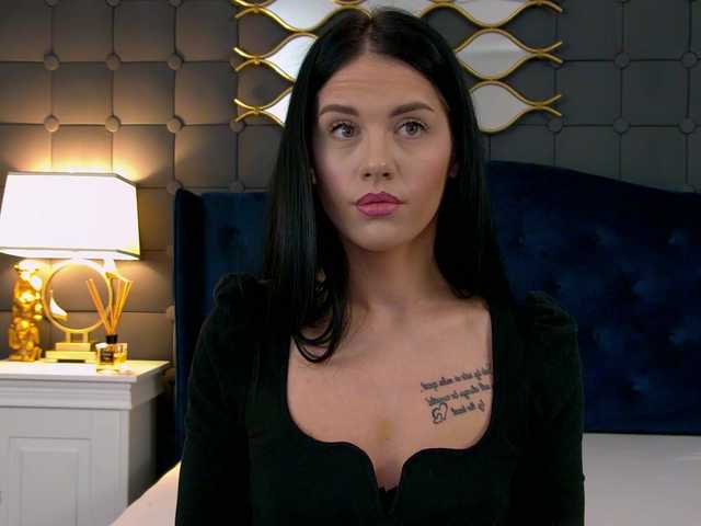 LeyaCass's BongaCams show and profile