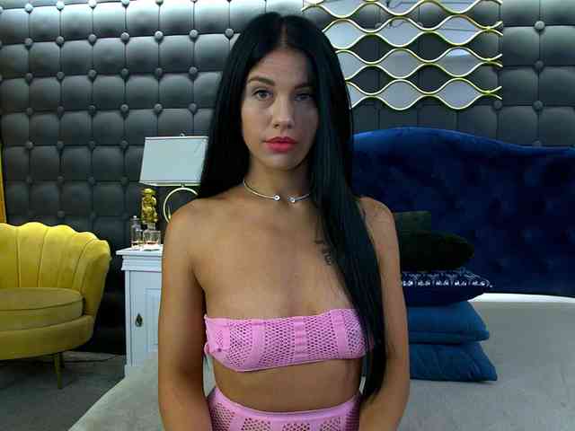 LeyaCass webcam