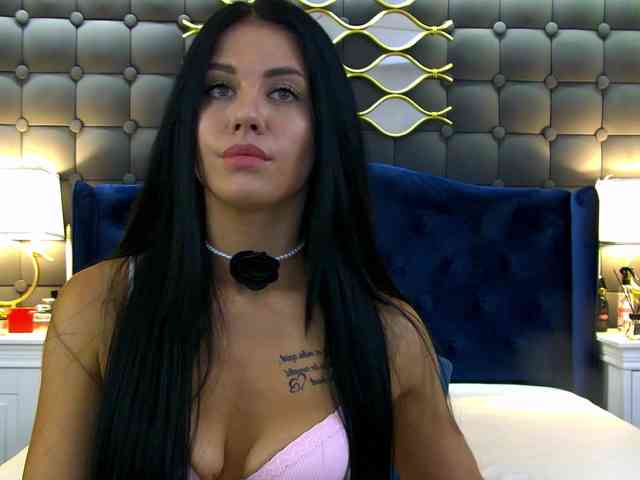 LeyaCass webcam