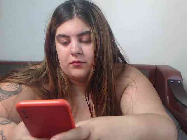 playful-allexys webcam