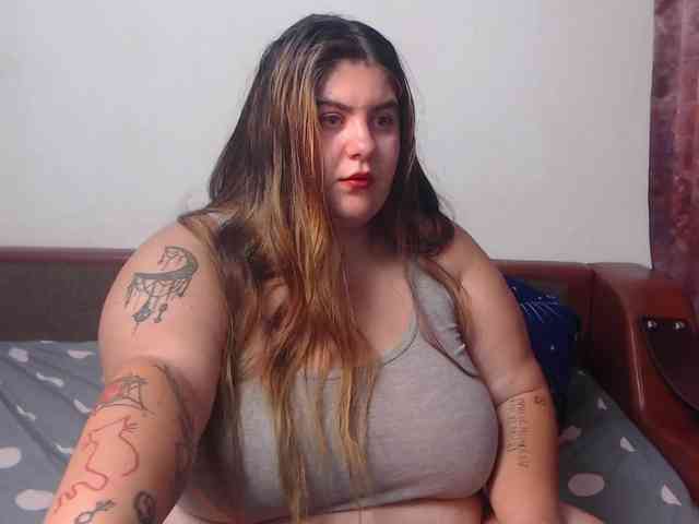 playful-allexys webcam