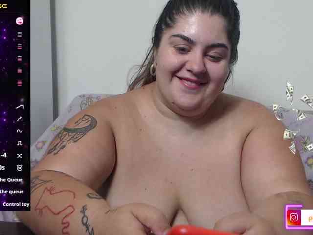 playful-allexys webcam