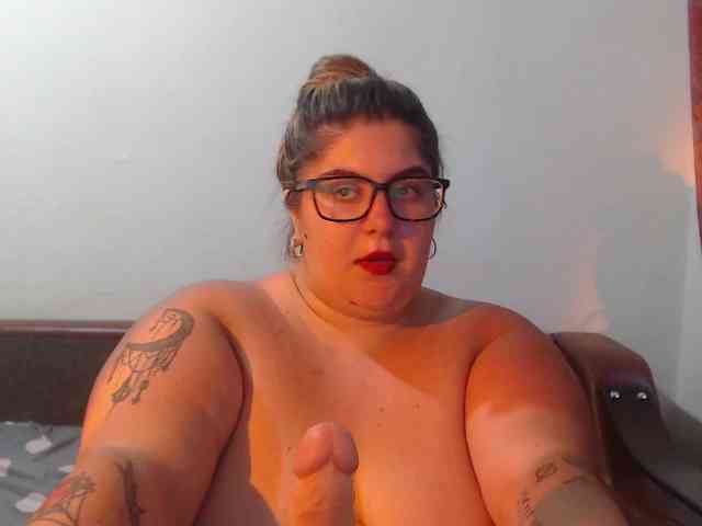 playful-allexys webcam