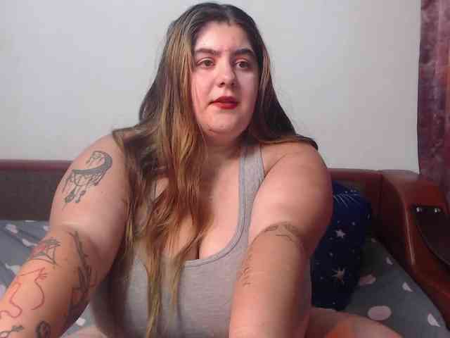 playful-allexys webcam