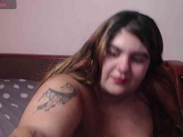 playful-allexys webcam