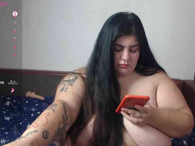 playful-allexys webcam