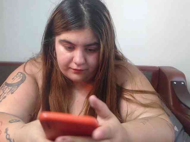 playful-allexys webcam
