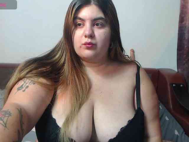 playful-allexys webcam