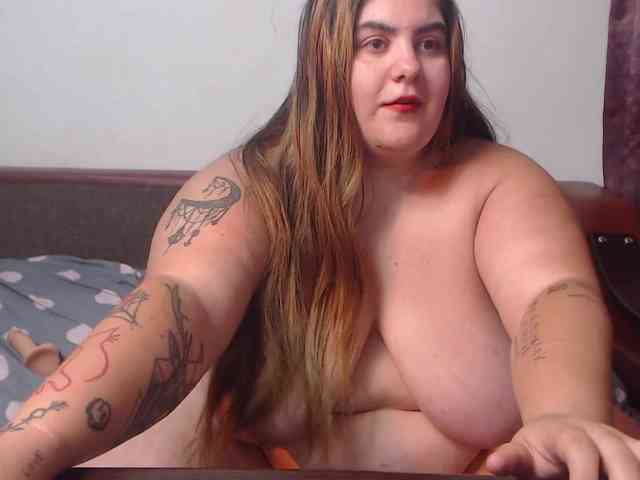 playful-allexys webcam