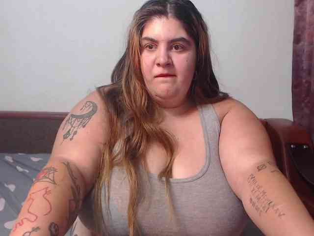 playful-allexys webcam