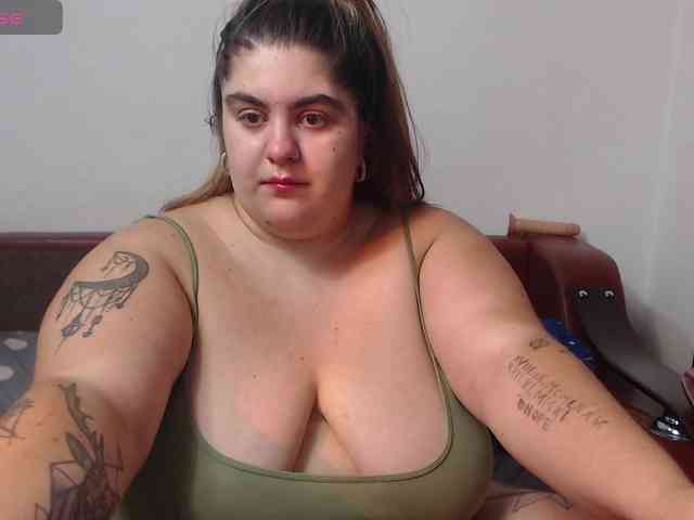 playful-allexys webcam