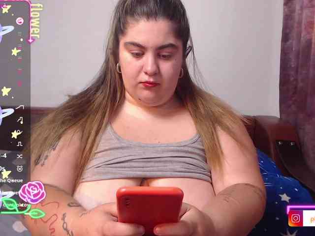 playful-allexys webcam