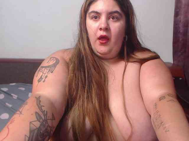 playful-allexys webcam