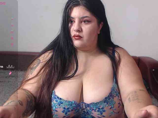 playful-allexys webcam