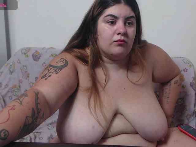 playful-allexys webcam