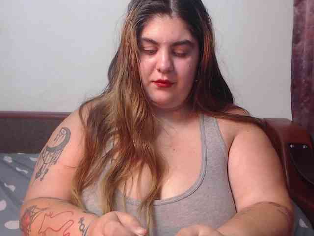 playful-allexys webcam