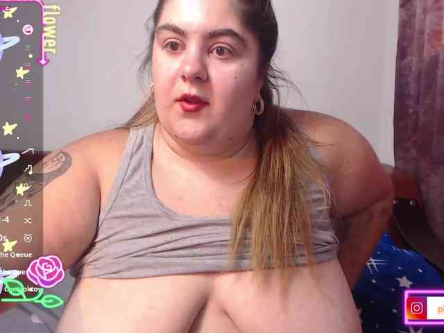 playful-allexys webcam