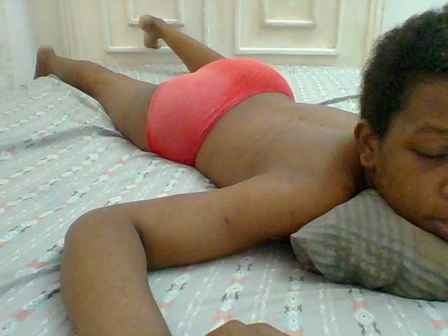 le modèle AmorSweetgal est en webcam porno dans un show sur le site bongacams, il possède les tags suivants: Ebony,Brunette,Trimmed