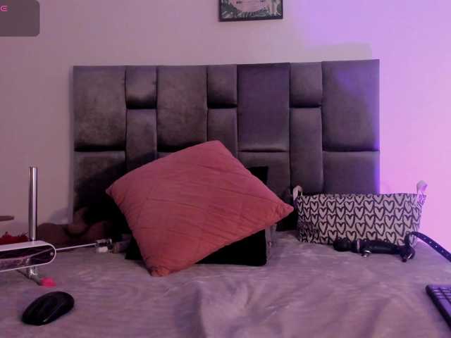 Lia-johnsonn's BongaCams show and profile