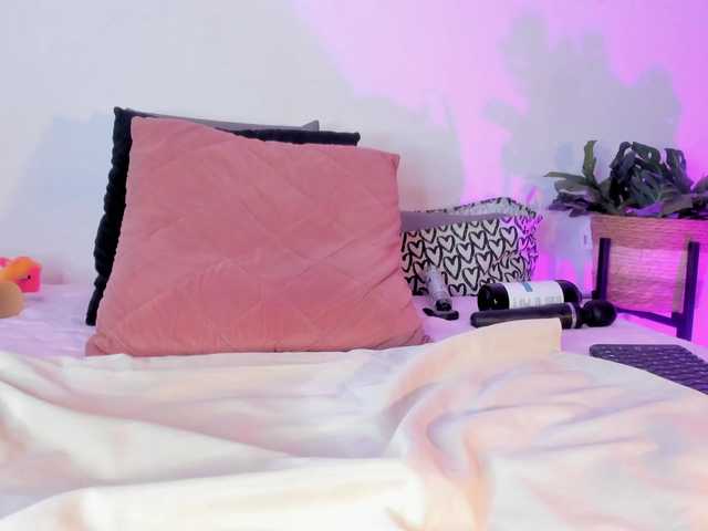 Lia-johnsonn's BongaCams show and profile