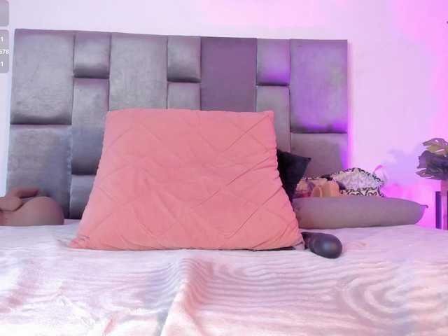 Lia-johnsonn's BongaCams show and profile