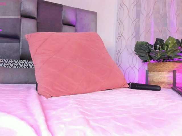 Lia-johnsonn's BongaCams show and profile