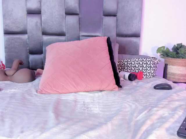 Lia-johnsonn's BongaCams show and profile