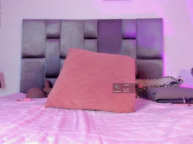 Lia-johnsonn's BongaCams show and profile