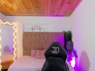 Chiara-tay Porn Show