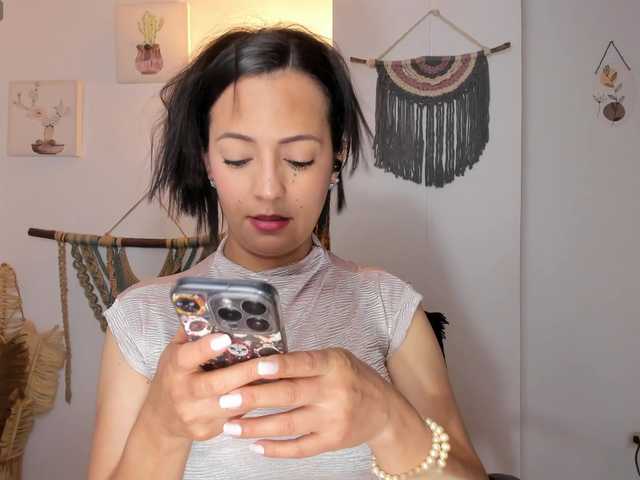 anaruiz's BongaCams show and profile