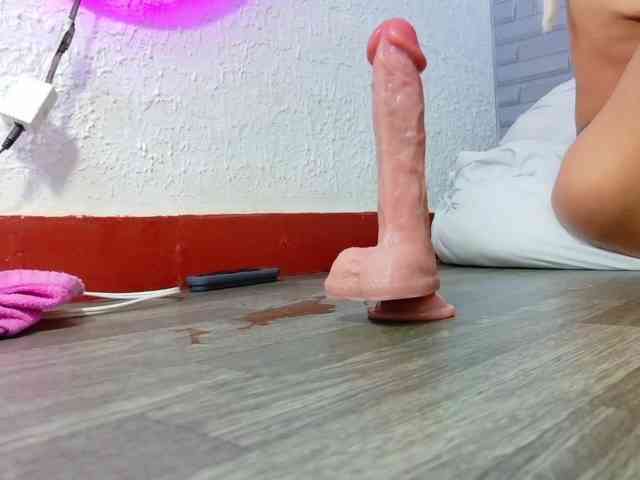 Laura_cocksucker webcam
