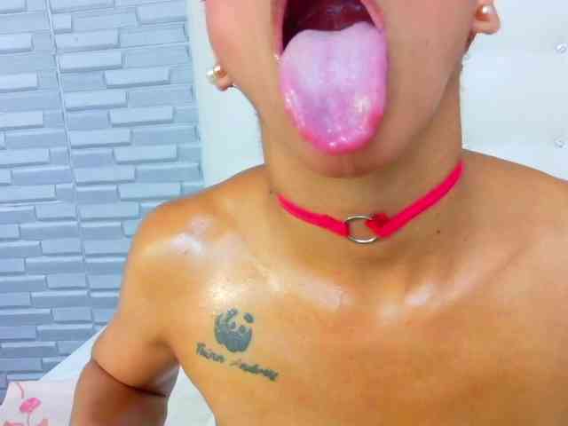 Laura_cocksucker webcam