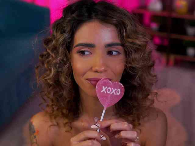 TheAyana Live Webcam on BongaCams