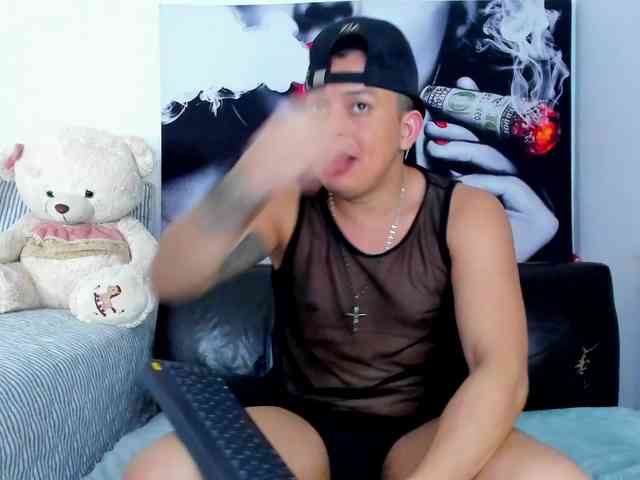 Angeline_yampoll webcam