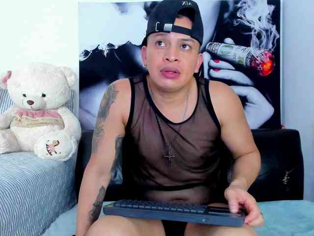 Angeline_yampoll webcam