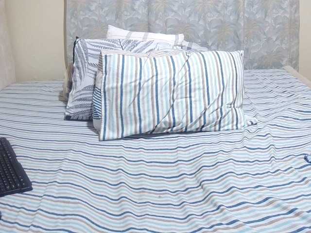 le modèle slender-sweet est en webcam porno dans un show sur le site bongacams, il possède les tags suivants: Ebony,Brunette,Trimmed