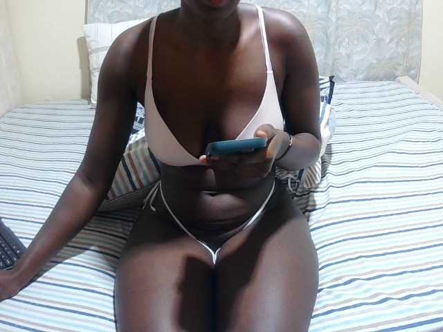 le modèle slender-sweet est en webcam porno dans un show sur le site bongacams, il possède les tags suivants: Ebony,Brunette,Trimmed