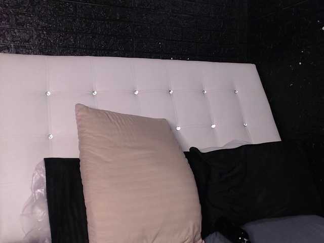 le modèle SweetMoniica est en webcam porno dans un show sur le site bongacams, il possède les tags suivants: Latino/Hispanic,Brunette,Trimmed