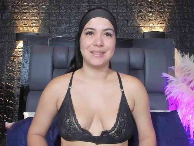 SweetMoniica webcam