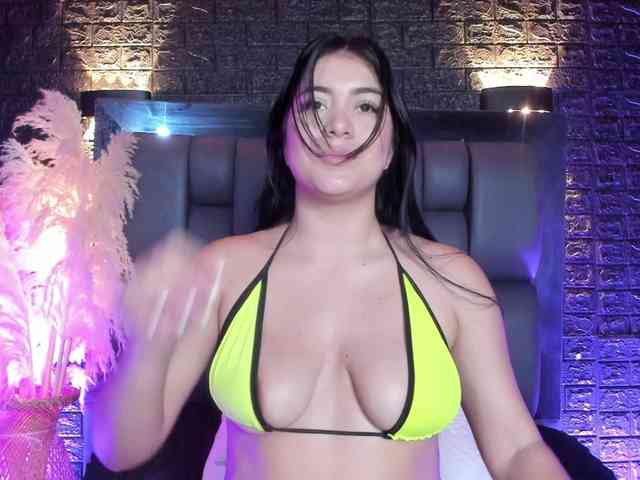 SweetMoniica webcam