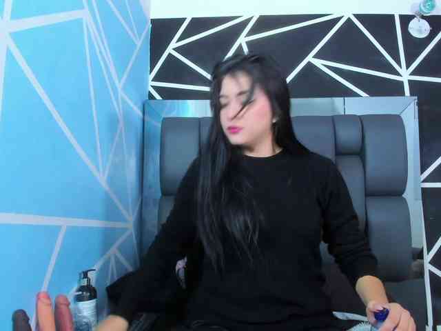 SweetMoniica webcam