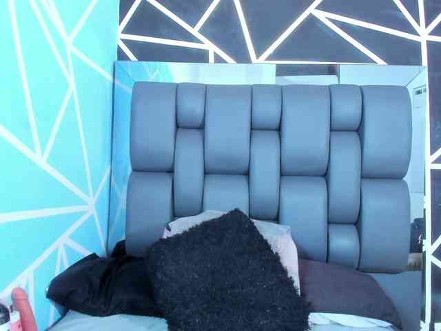 SweetMoniica webcam