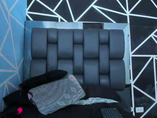 SweetMoniica webcam