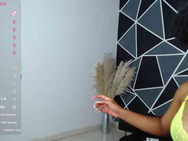 LaureenMoon webcam