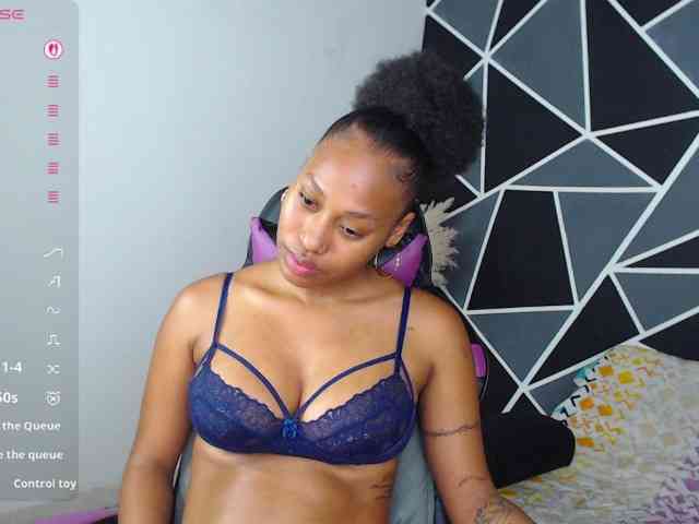 LaureenMoon Live Webcam on BongaCams